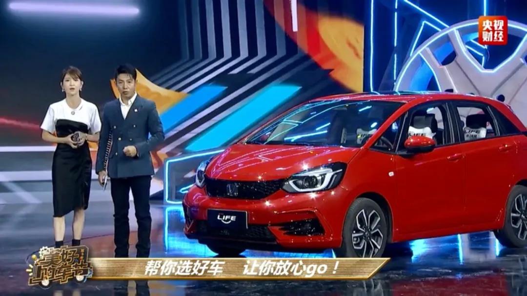 央視直播，名嘴主持竟現(xiàn)場“帶貨”？！